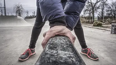Trening pleców: skuteczne ćwiczenia na silne mięśnie grzbiet