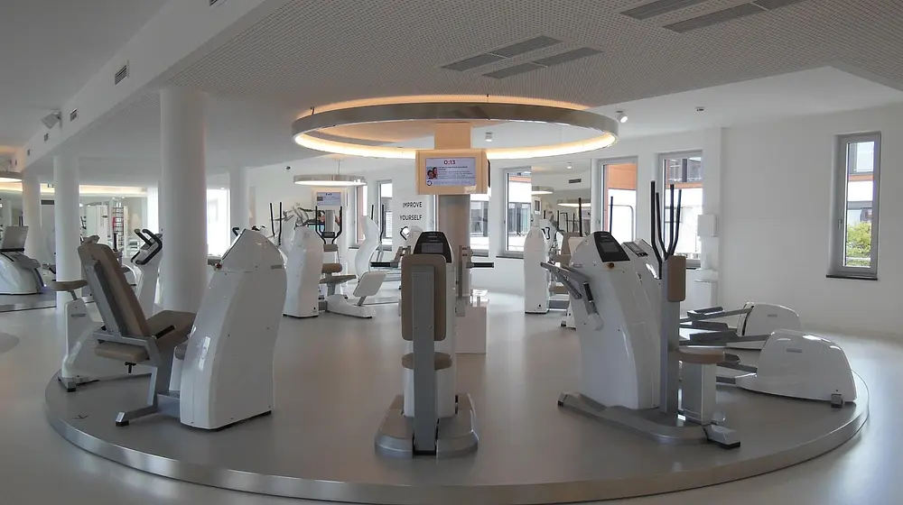 Trening na bieżni — jak zacząć bez kontuzji i szybciej zobaczyć efekty