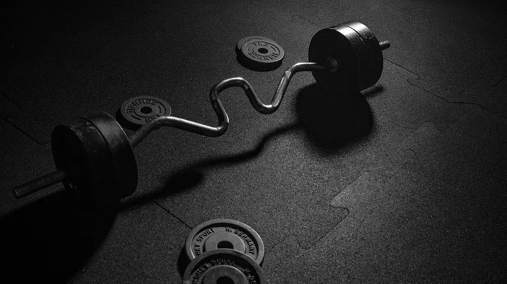 Plan ćwiczeń w domu na cały tydzień — jak utrzymać regularność i motywację?