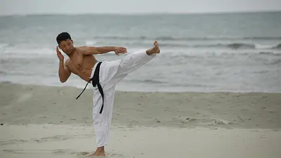 Trening sportów walki na dworze – ćwiczenia, sprzęt i porady