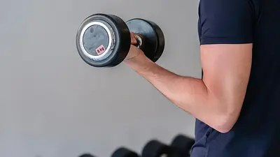 Plan treningowy z hantlami dla początkujących i zaawansowany