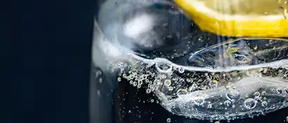 Co pić rano na pusty żołądek, aby schudnąć? Odkryj proste na