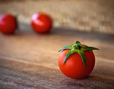 Ile kalorii ma pomidor – odkryj cenne wartości odżywcze