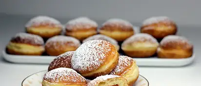 Ile kalorii ma pączek – poznaj jego sekrety!