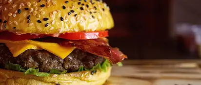Ile kalorii ma cheeseburger – smak klasyki bez wyrzutów