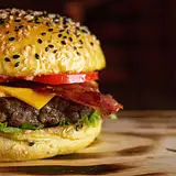 Ile kalorii ma cheeseburger – smak klasyki bez wyrzutów