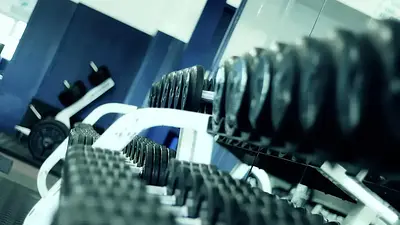 Siłownia dla każdego: sprzęt, programy i porady treningowe